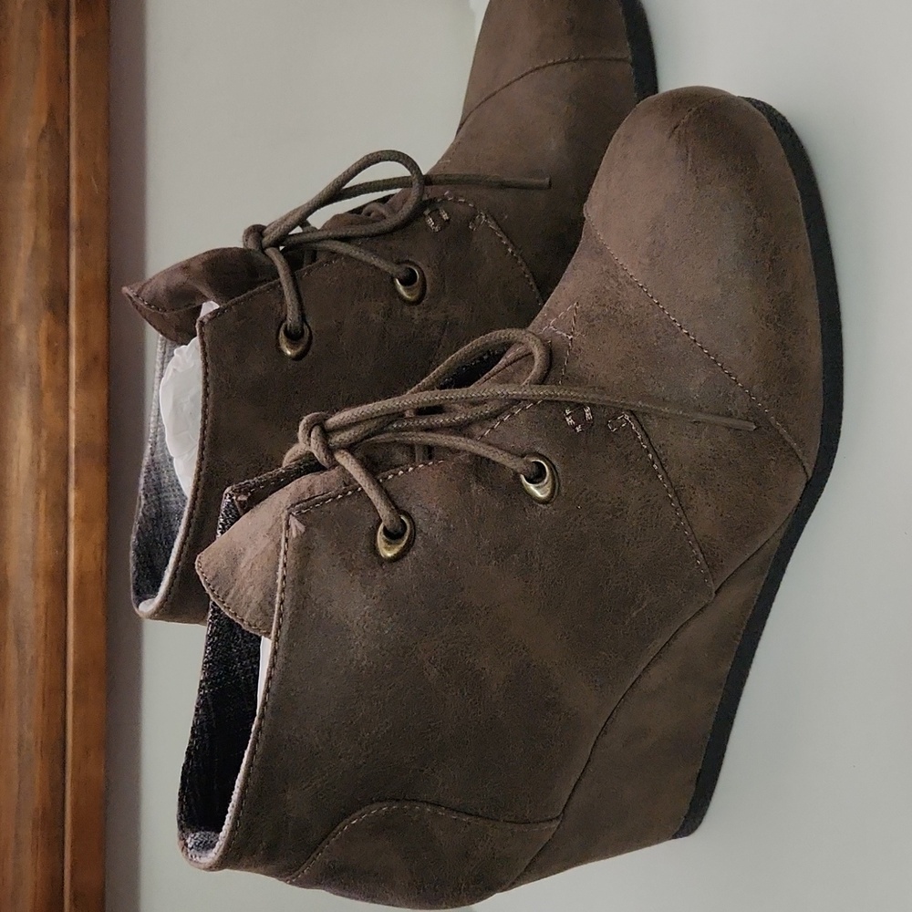 Maurices Olive/Grey Lace-Up Wedge Boots